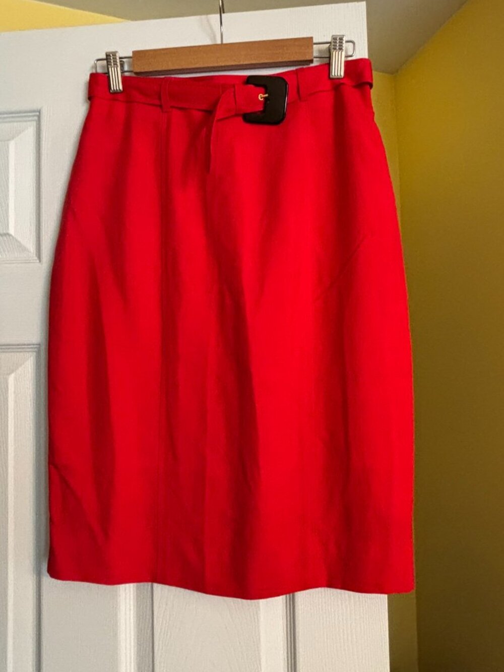 Dana Buchman Red Pencil Skirt 100% Silk Size 10